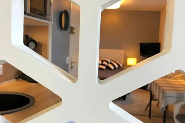 Room 7 of 8