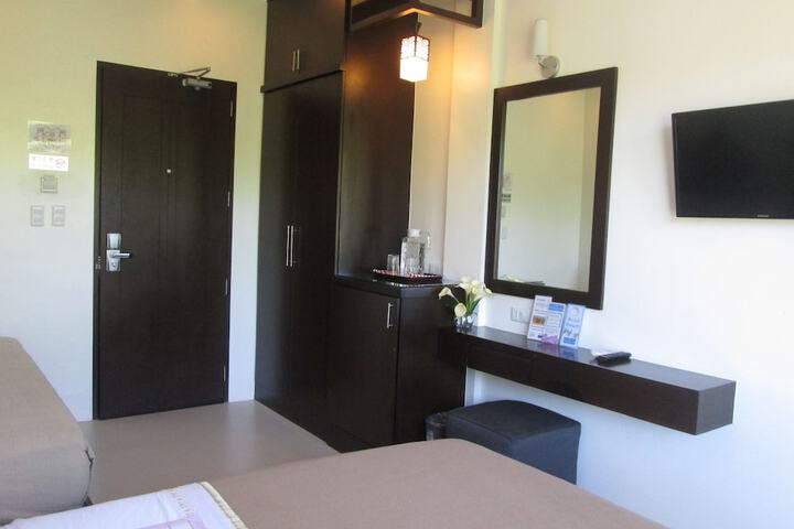Room 9 of 80
