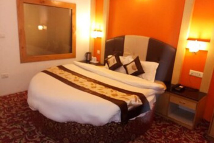 Room 28 of 39