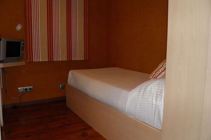Room 10 of 40