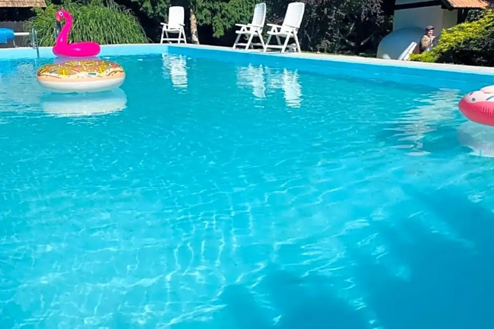 Pool 4 of 6