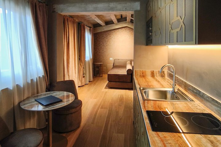 Room 47 of 106