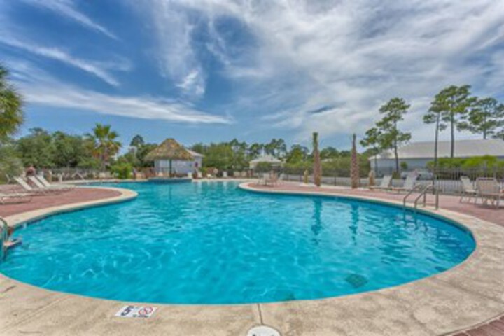 Pool 17 of 33