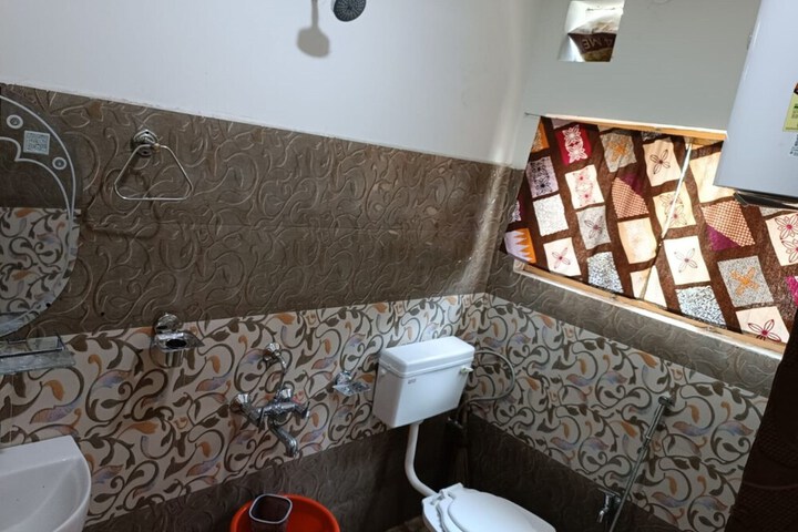 Room 9 of 10