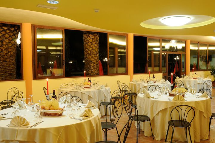 Dining 51 of 95