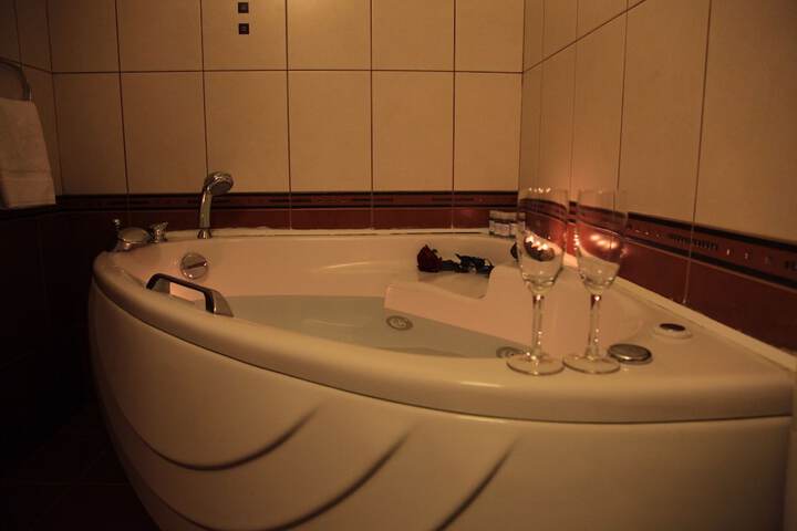 Hot Tub 31 of 54