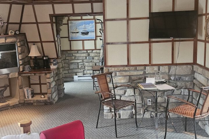Room 6 of 380
