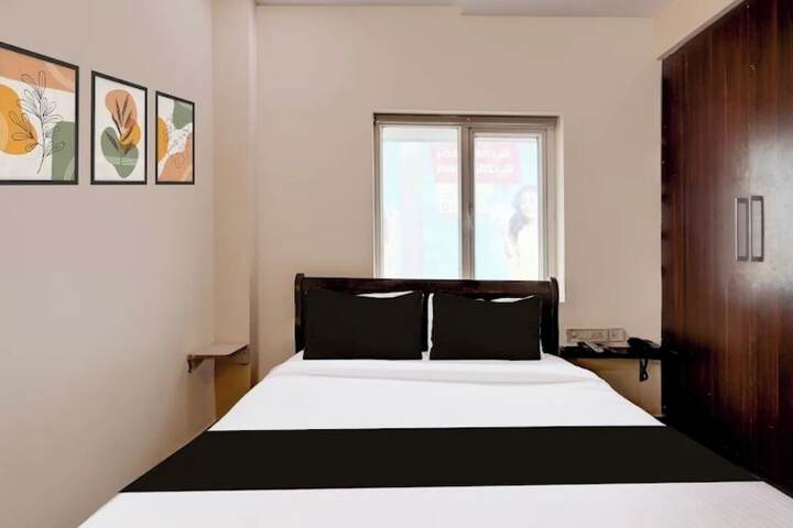 Room 8 of 11