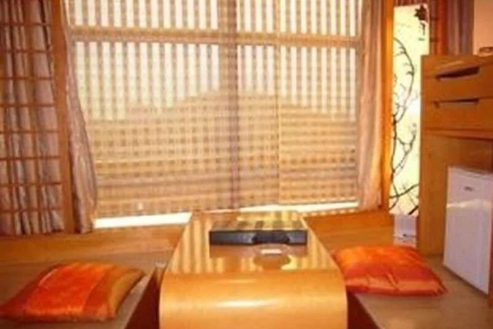 Room 15 of 22