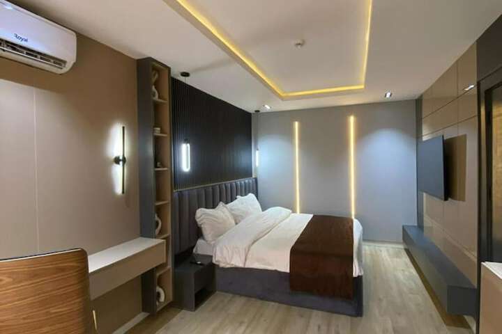 Room 3 of 10