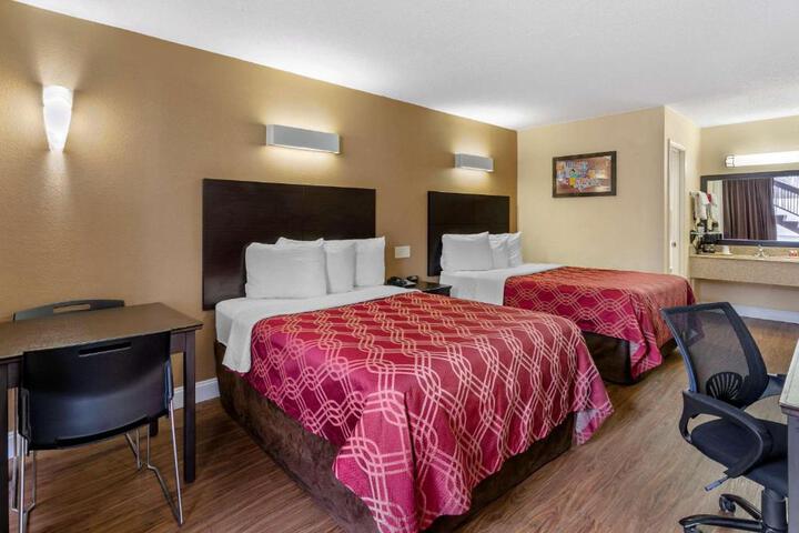 2 Double Beds (4 of 7)