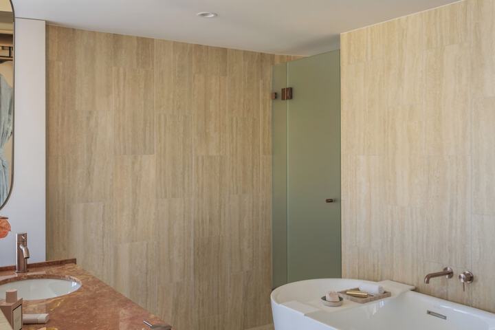 Room 53 of 73