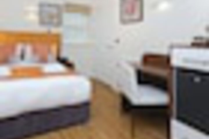 Room 83 of 171