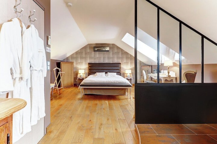 Room 10 of 42