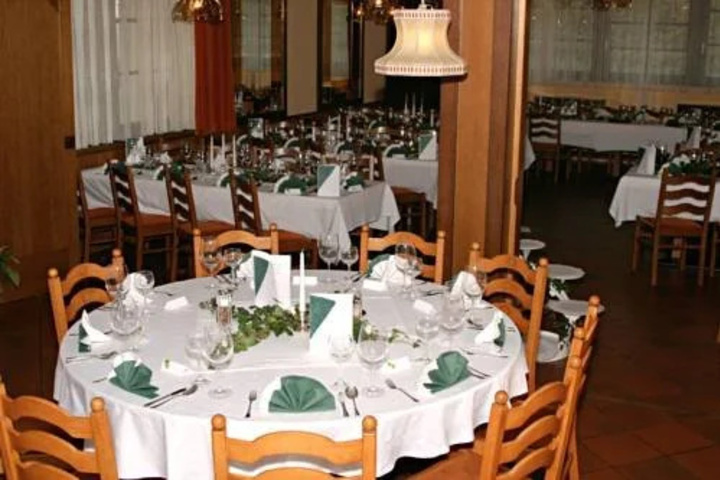 Dining 2 of 6