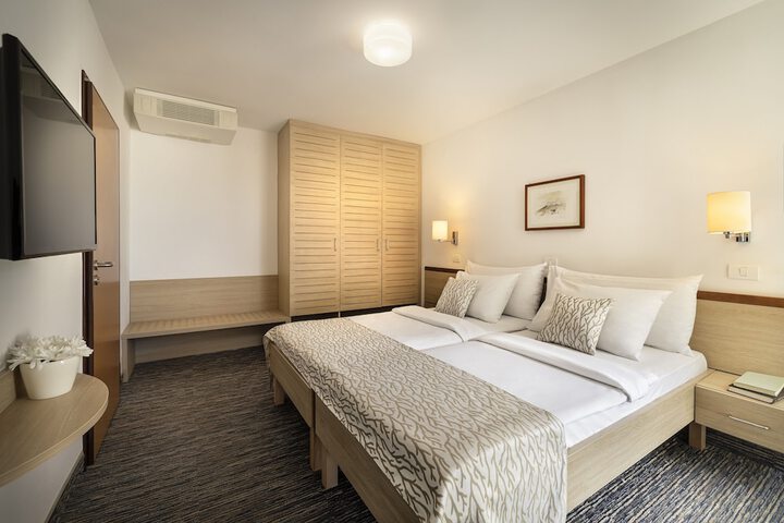 Room 3 of 58