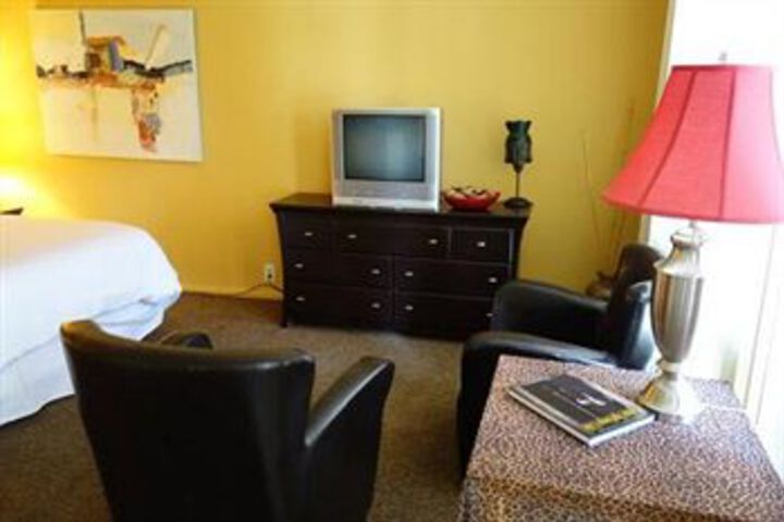 Room 13 of 18