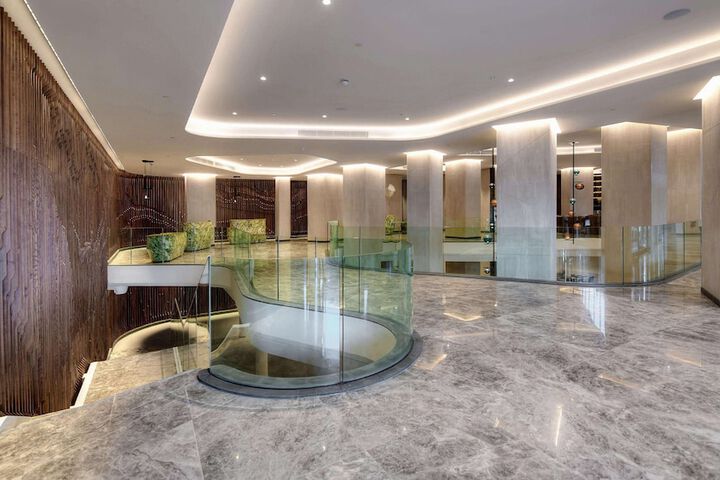 Entrance & Lobby