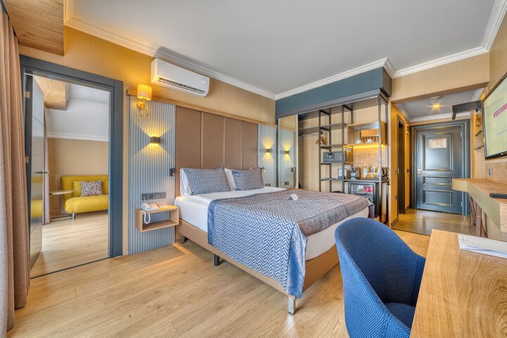 Room 12 of 187
