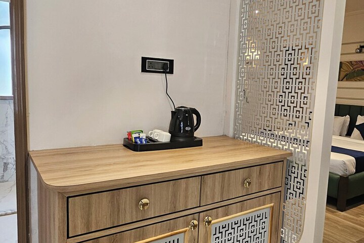 Room 12 of 63