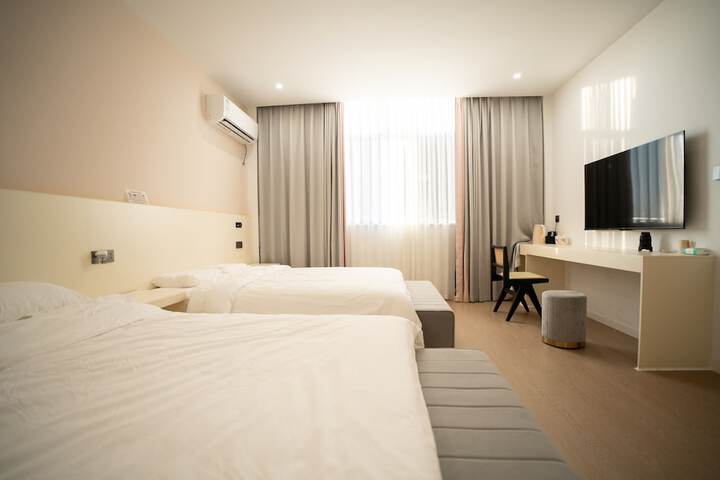 Room 25 of 49