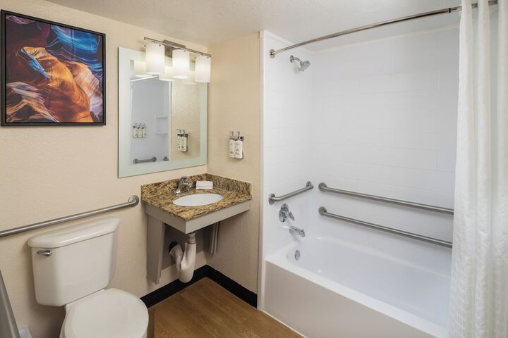 Room 16 of 25