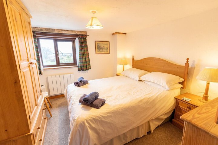 Room 2 of 28