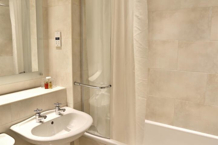 Room 5 of 18