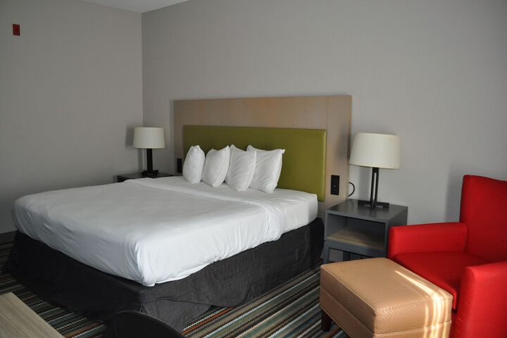 1 King Bed (9 of 24)