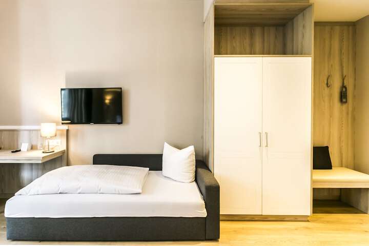 Room 35 of 136