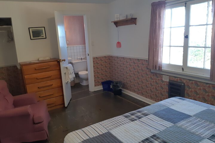 Room 42 of 215