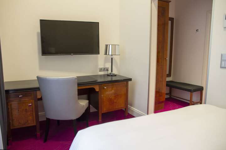 Room 17 of 116