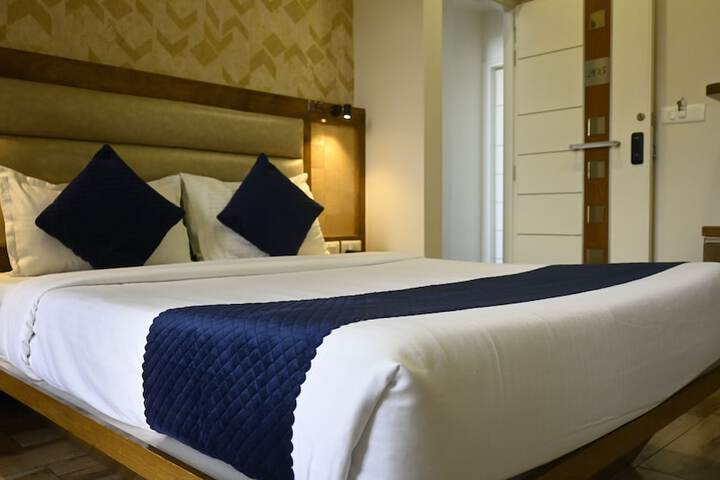 Room 6 of 25