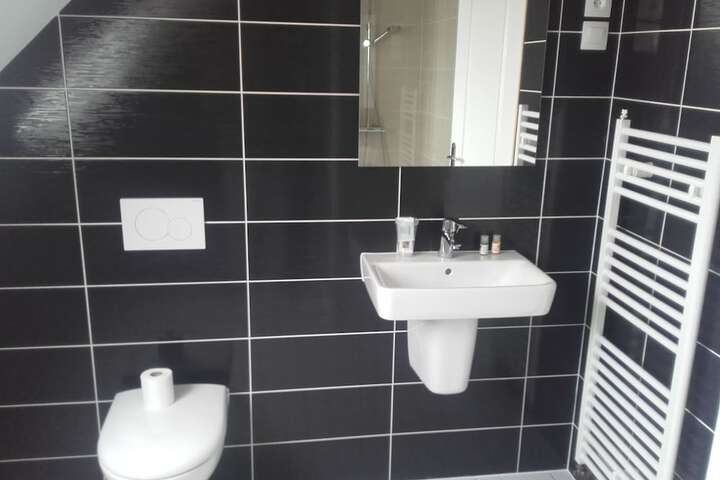 Room 102 of 116