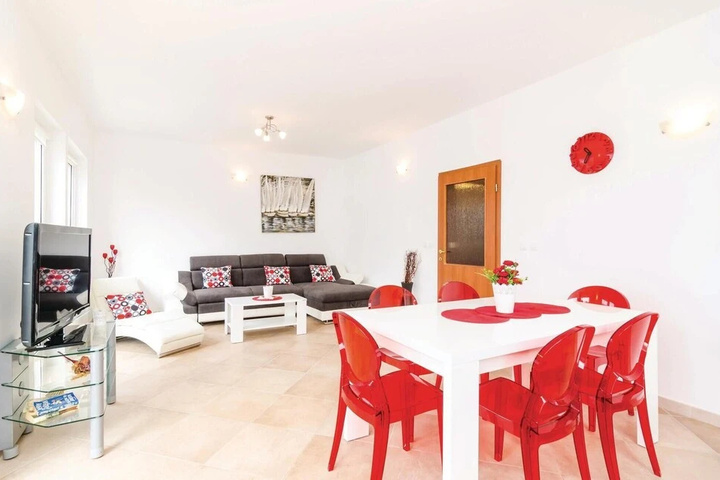 Nice Home in Ratac With Wifi and 2 Bedrooms
