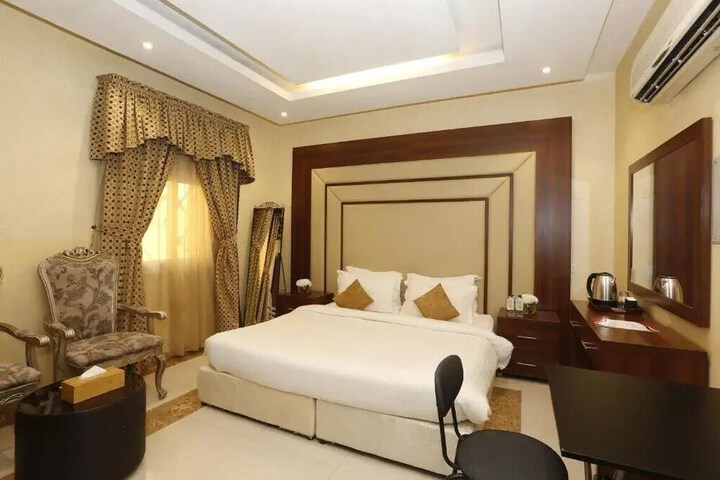 Room 6 of 25
