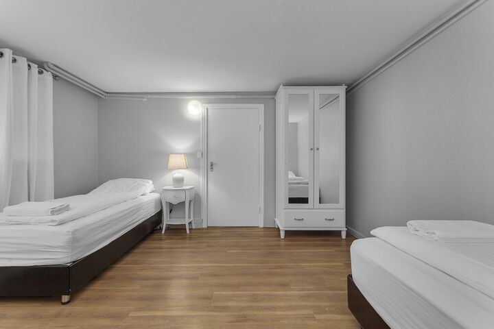 Room 32 of 44