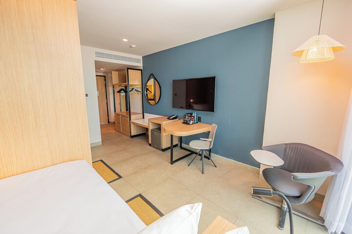 Room 111 of 335