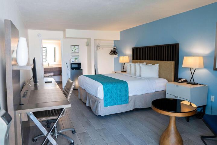 1 King Bed (4 of 12)
