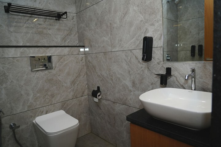 Room 10 of 15