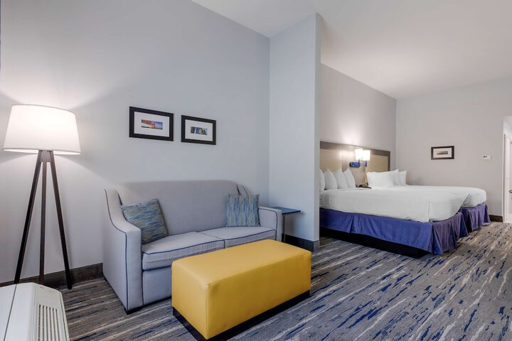 2 Queen Beds (8 of 16)