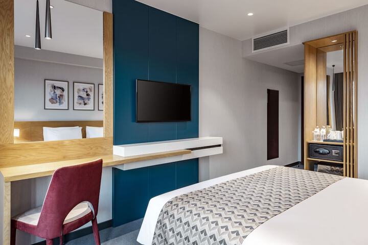 Room 16 of 44