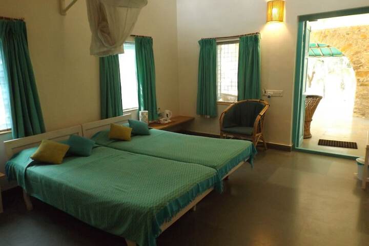 Room 12 of 233