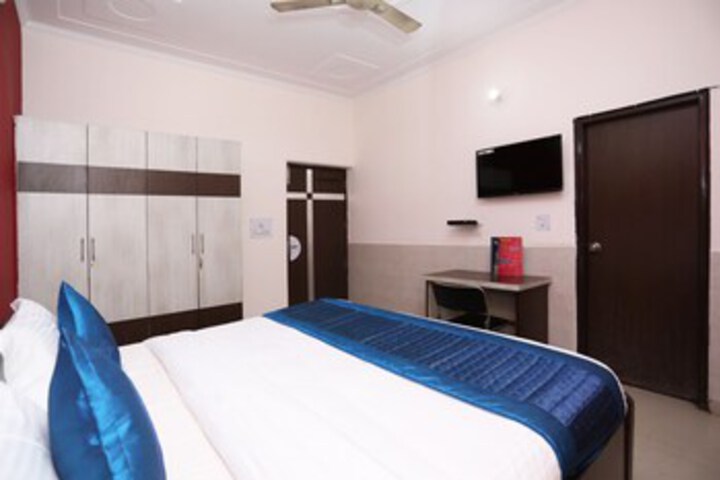 Room 13 of 21