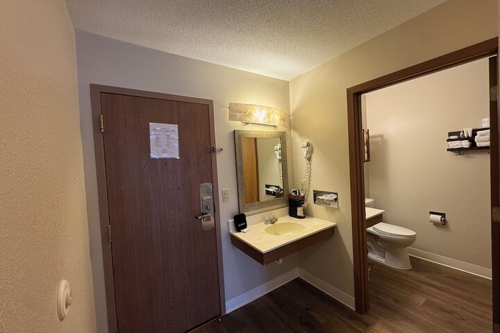 Room 13 of 115