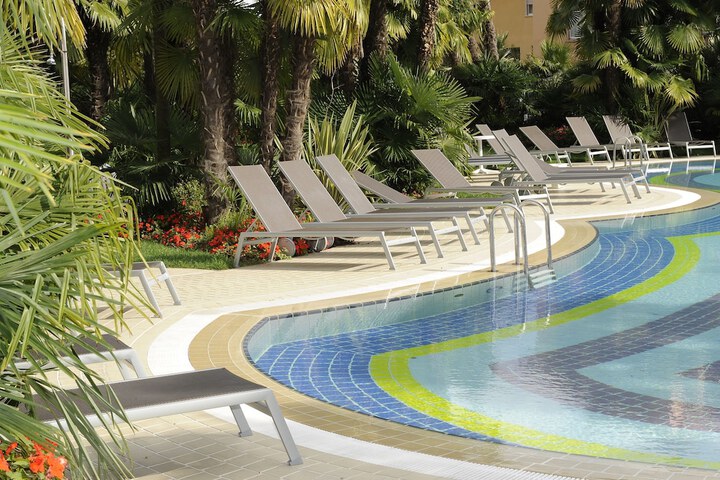 Pool 150 of 197