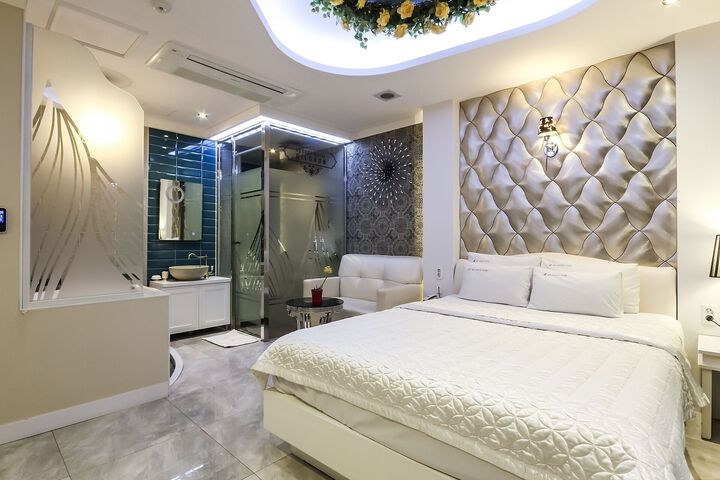 Room 2 of 42