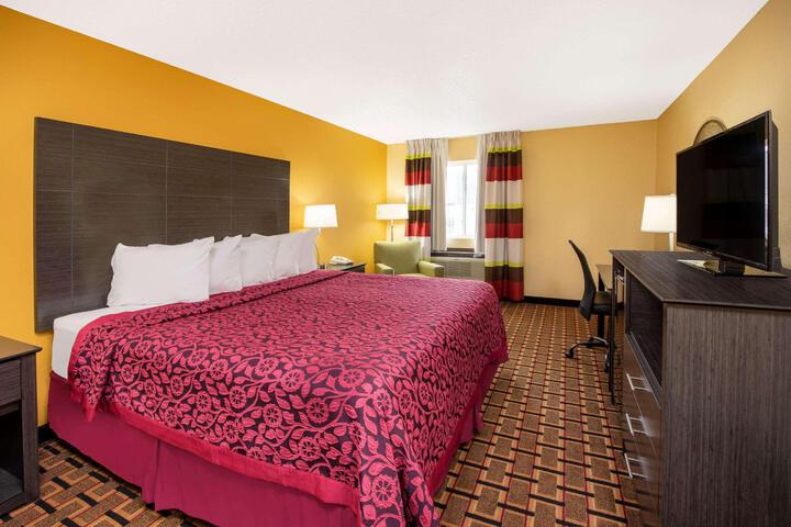 1 King Bed (10 of 12)