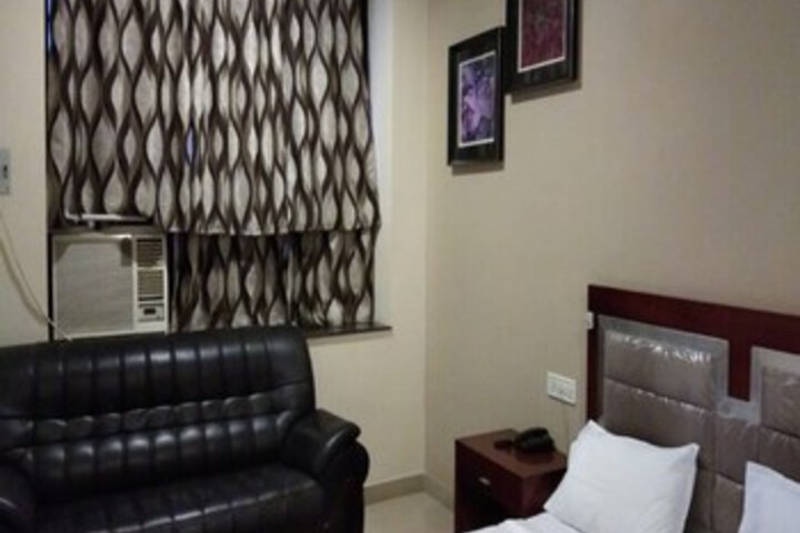 Room 19 of 25