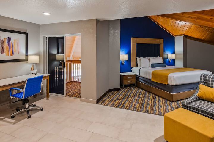 1 King Bed Microwave, Refrigerator High Speed Internet Accessible Full Breakfast (11 of 15)